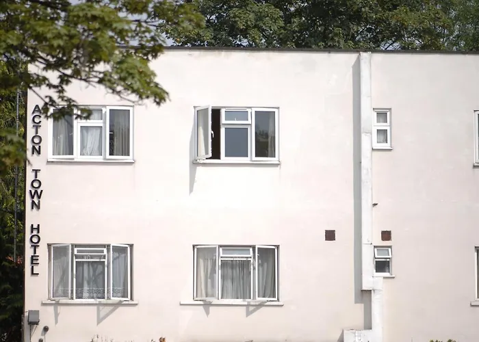 Acton Town Hotel